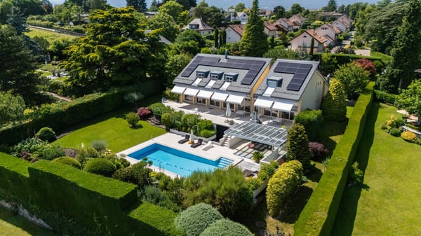 An exceptional address between lake and mountains 2