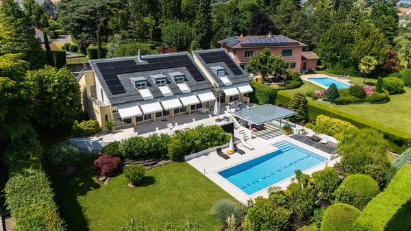 An exceptional address between lake and mountains 13