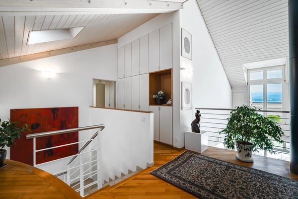 An exceptional address between lake and mountains 8