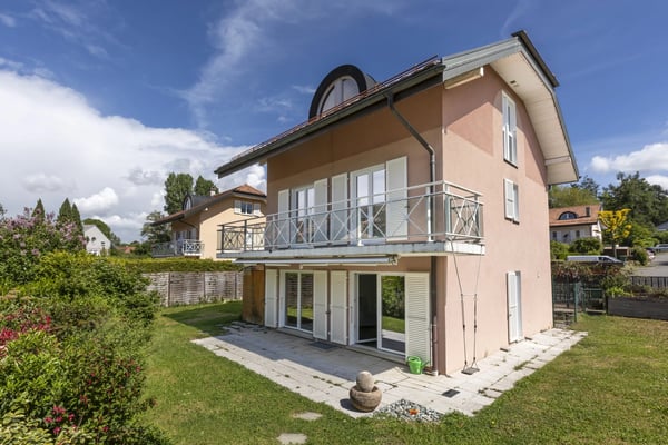 7.5-room villa at the end of a double cul-de-sac, set in an exceptionally peaceful residential environment 1