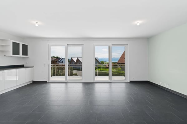 4.5-Room Apartment with Lake Views in Yens 3
