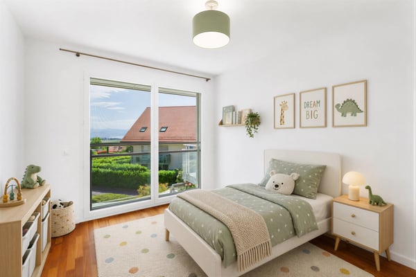 4.5-Room Apartment with Lake Views in Yens 7
