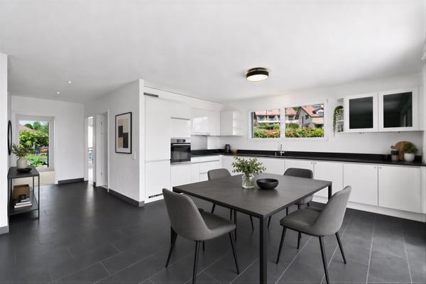 4.5-Room Apartment with Lake Views in Yens 1