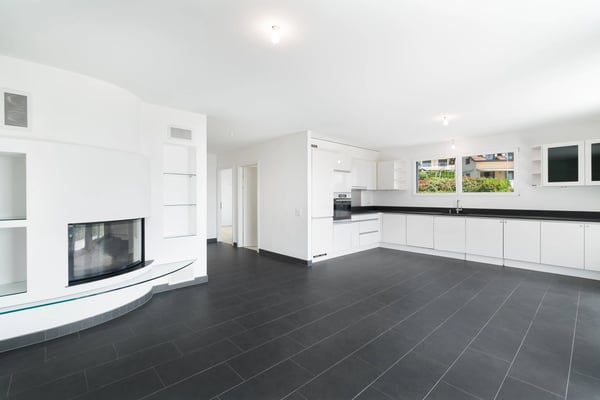 4.5-Room Apartment with Lake Views in Yens 2