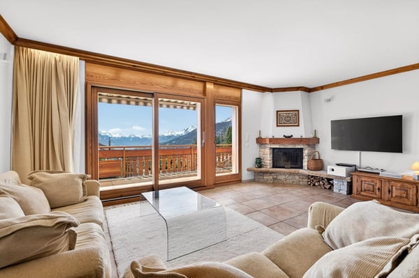 Bright apartment with panoramic views of the Alps and the Rhône Valley