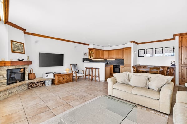 Bright apartment with panoramic views of the Alps and the Rhône Valley 3