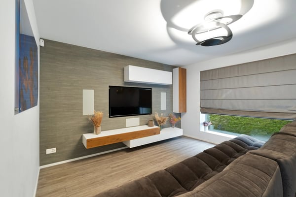 Modern property with swimming pool and unobstructed lake views 7