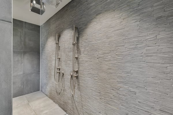 Modern property with swimming pool and unobstructed lake views 10
