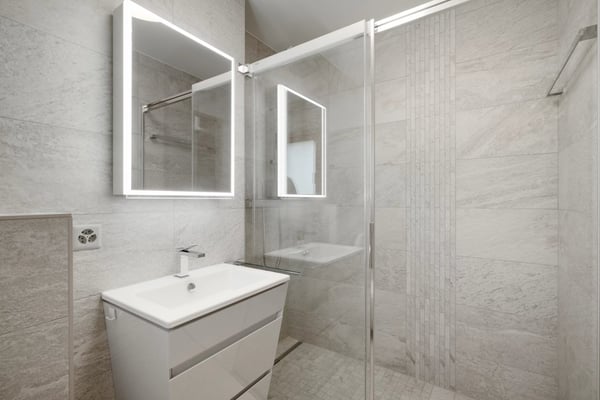 Elegant High-End 4.5-Room Apartment with Terrace, Private Garden and Panoramic Alpine Views 6