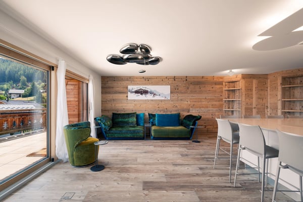 Elegant High-End 4.5-Room Apartment with Terrace, Private Garden and Panoramic Alpine Views 1
