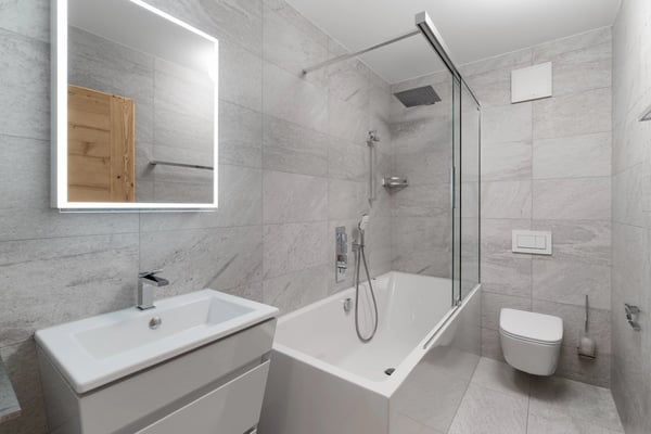Elegant High-End 4.5-Room Apartment with Terrace, Private Garden and Panoramic Alpine Views 9