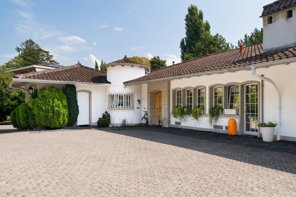 Exceptional Semi-Detached Villa with Panoramic Views of Lake Geneva and the Alps in Vevey 12