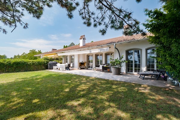 Exceptional Semi-Detached Villa with Panoramic Views of Lake Geneva and the Alps in Vevey 1