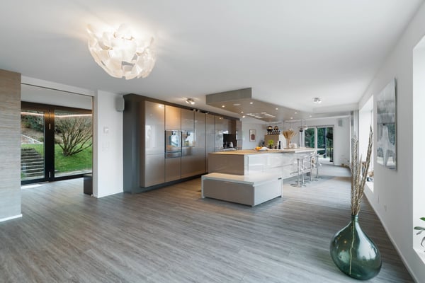 Modern property with swimming pool and unobstructed lake views 3
