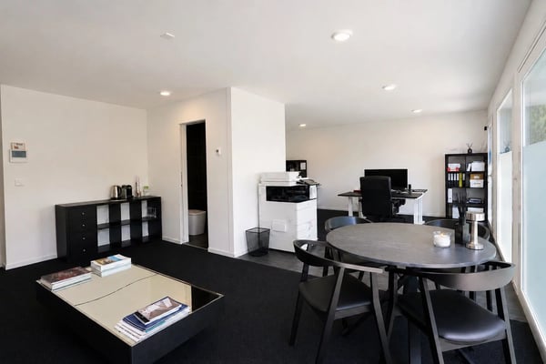 45 m² Office Space with Private Garden and Parking, Close to the Lake 2