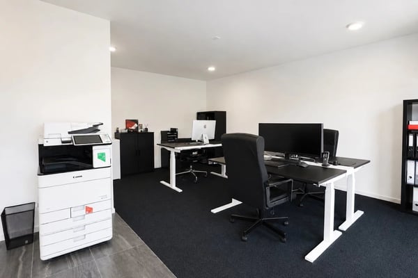 45 m² Office Space with Private Garden and Parking, Close to the Lake 3