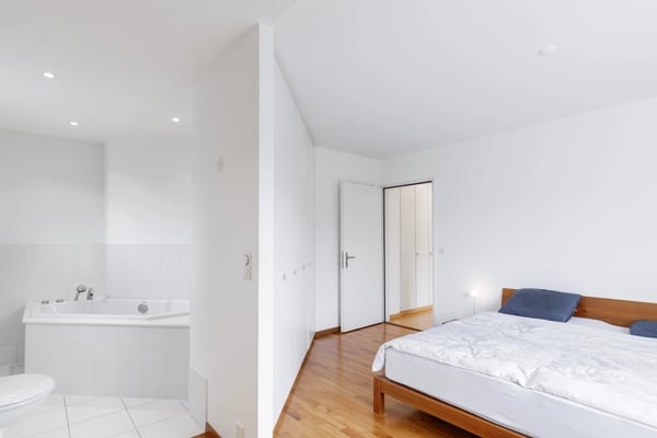 Appartement de 1.5 pièces occupant un étage complet à Saint-Sulpice 7