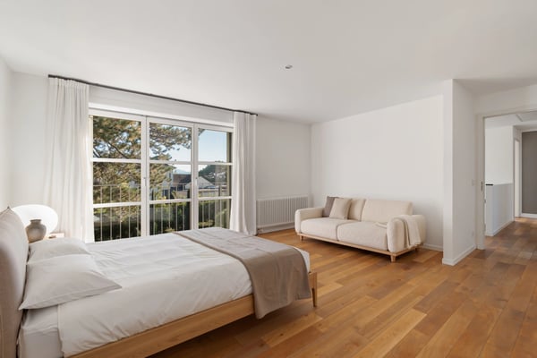 Character Property with Remarkable Volumes Just Steps from the Lake 6