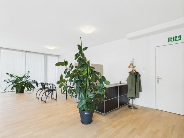 Heller Büroraum an bester Lage mit Küche und Bad 4