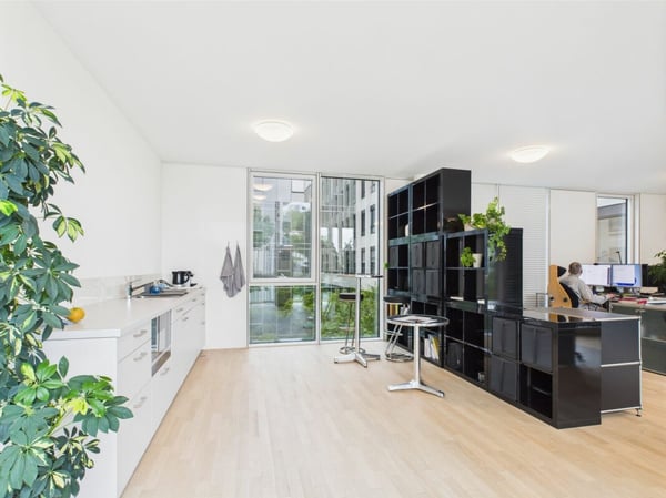 Heller Büroraum an bester Lage mit Küche und Bad 6