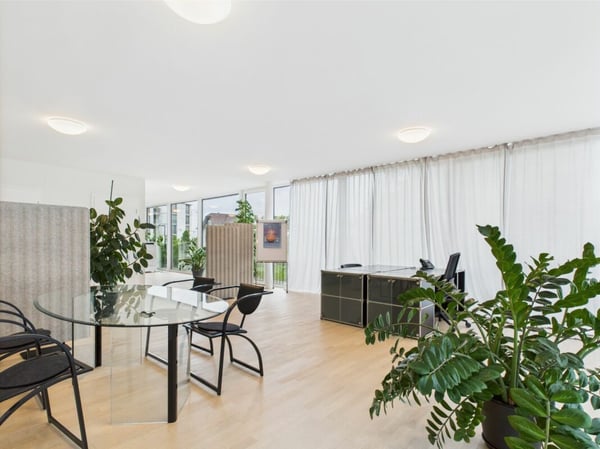 Heller Büroraum an bester Lage mit Küche und Bad 5