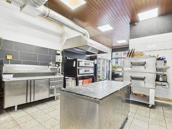 Attraktives Gewerbelokal in Toplage direkt am Rhein 5