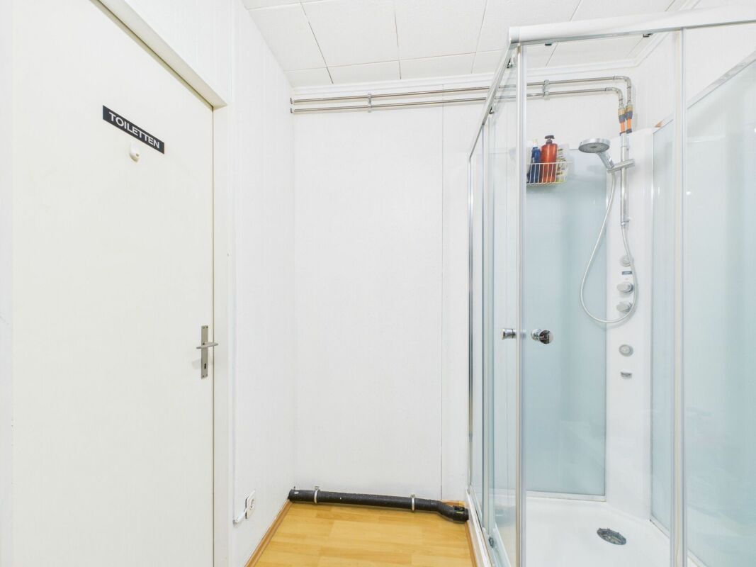 Well-maintained office on two floors on Feldbergstrasse