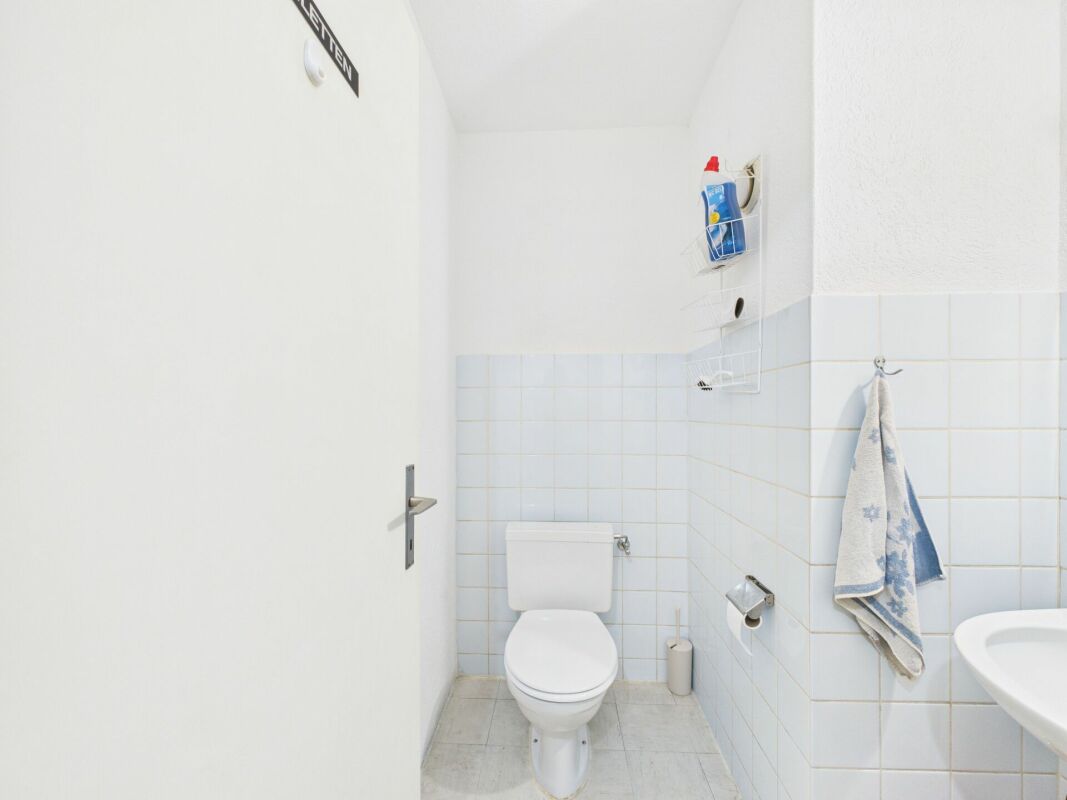 Well-maintained office on two floors on Feldbergstrasse