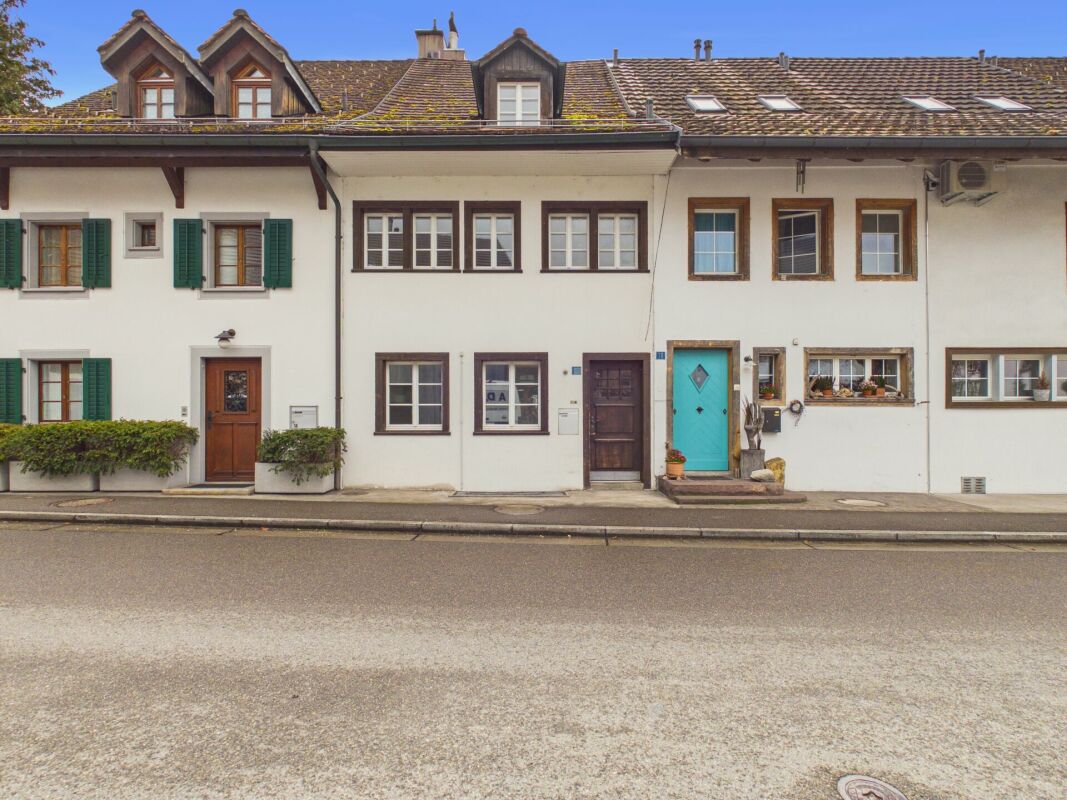 Charming 4.5-room row house in historic ambiance in Mönchaltorf