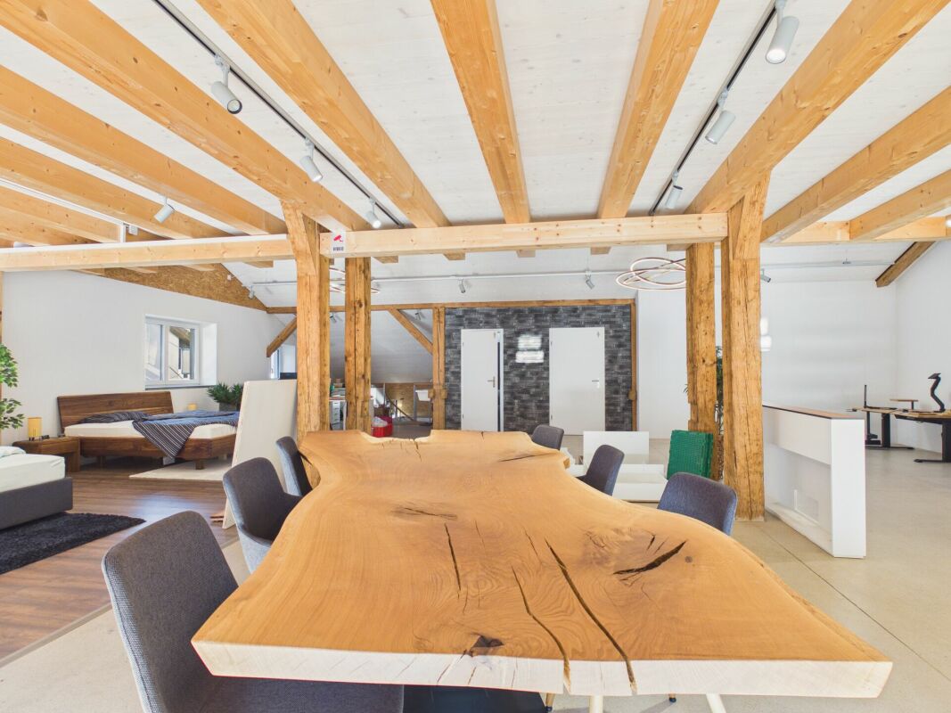 Charming retail space with historic flair in Uitikon Waldegg
