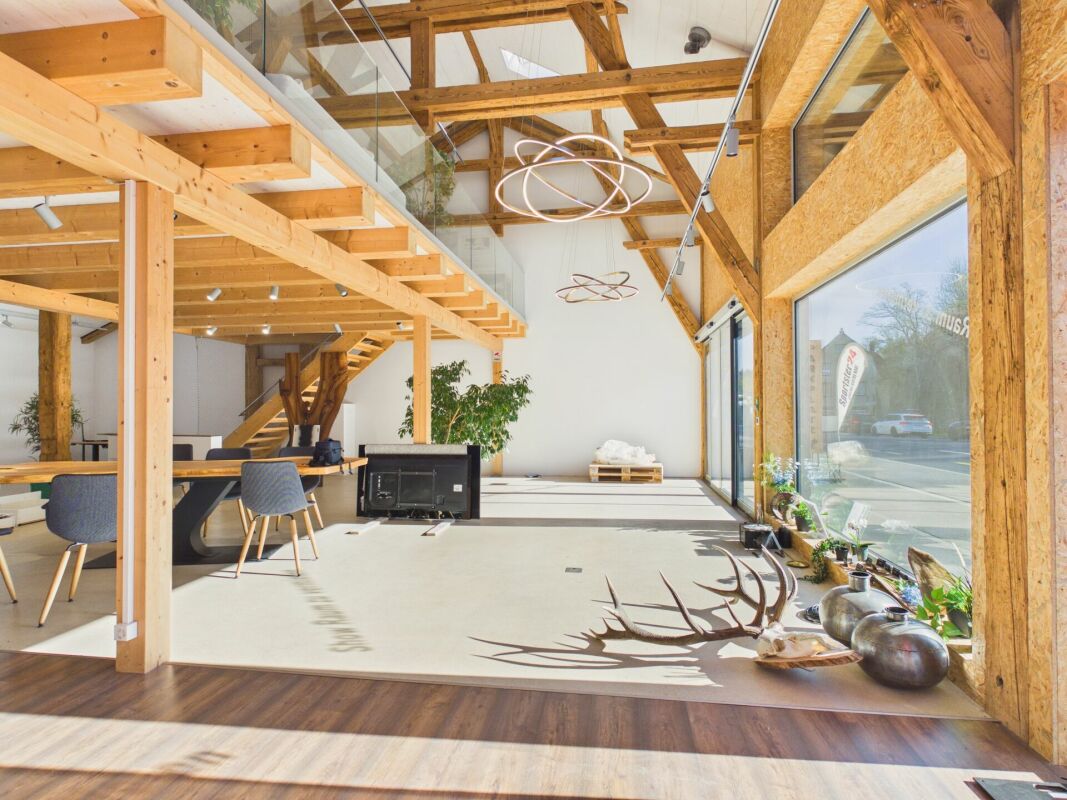 Charming retail space with historic flair in Uitikon Waldegg