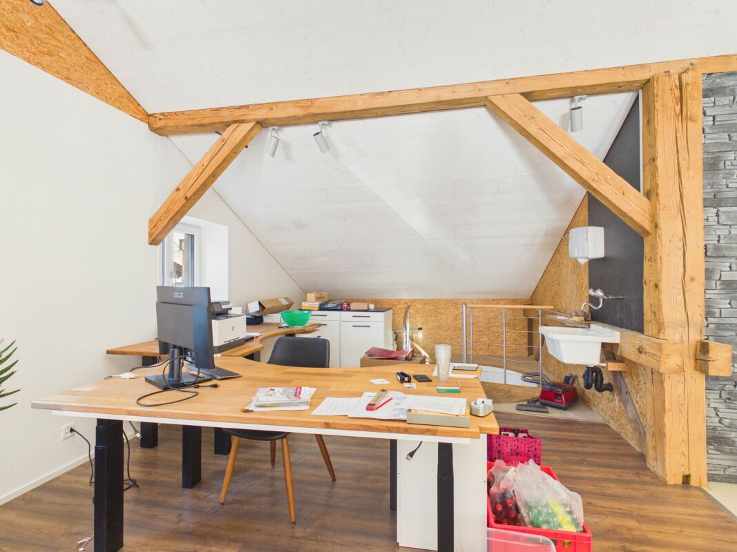 Charming retail space with historic flair in Uitikon Waldegg