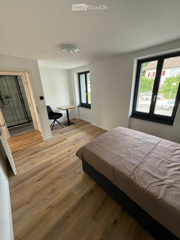 Ottima Opportunità! Casa Multifamiliare Completamente Ristrutturata con Riserva di Terreno Edificabile