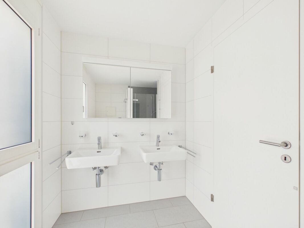 Moderne, lichtdurchflutete 3.5-Zimmer-Wohnung mit 2 Balkonen