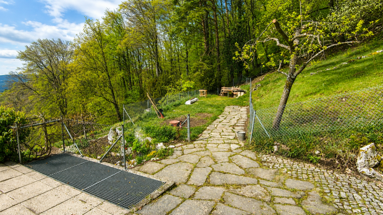 Reserviert! Traumhafte Aussicht, ruhige Lage und 6000m2 Land