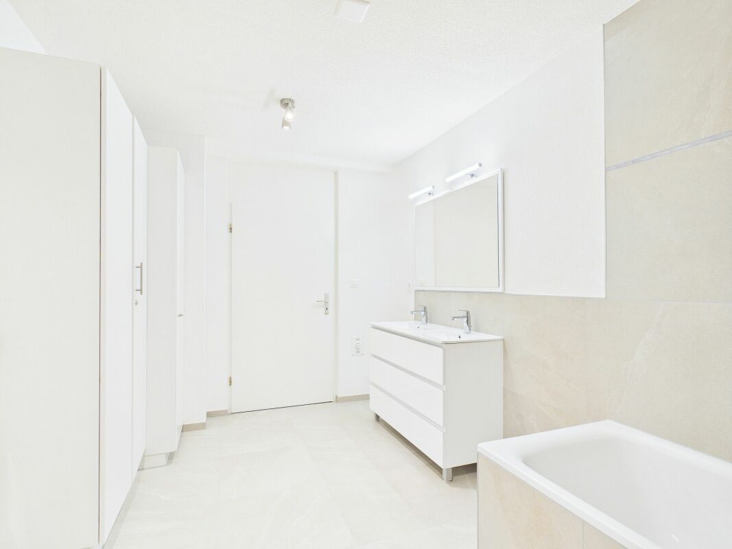 Appartement Spacieux et Calme avec Balcon à Alle