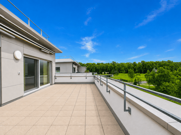 Exklusive Dachwohnung mit grosser Terrasse und Sicht auf den Golfplatz 12