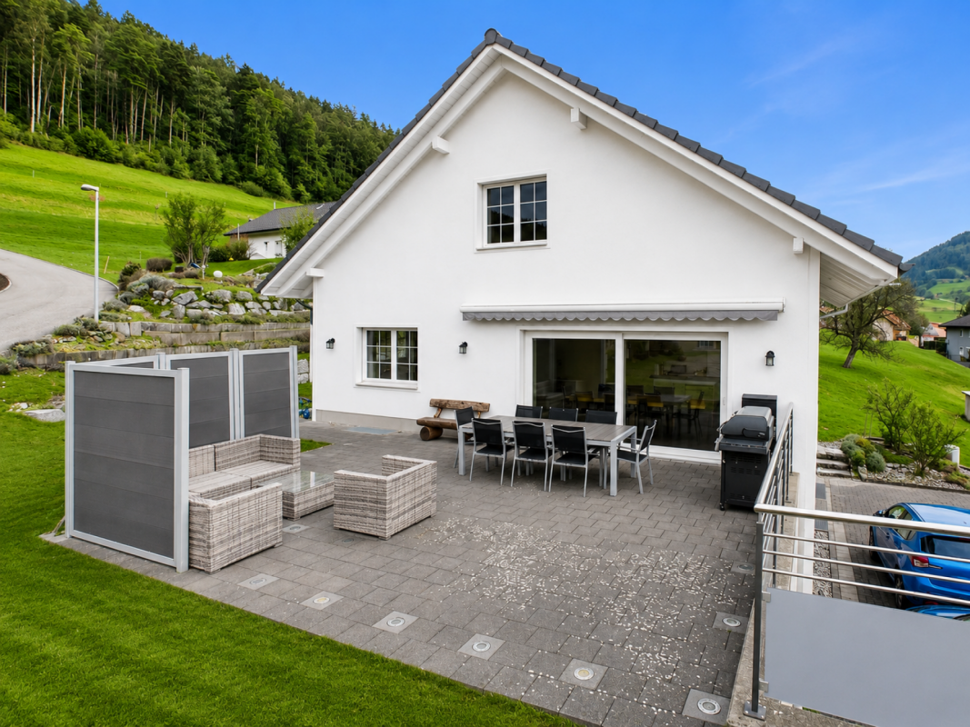 Grosszügig und hell mit Blick ins Grüne