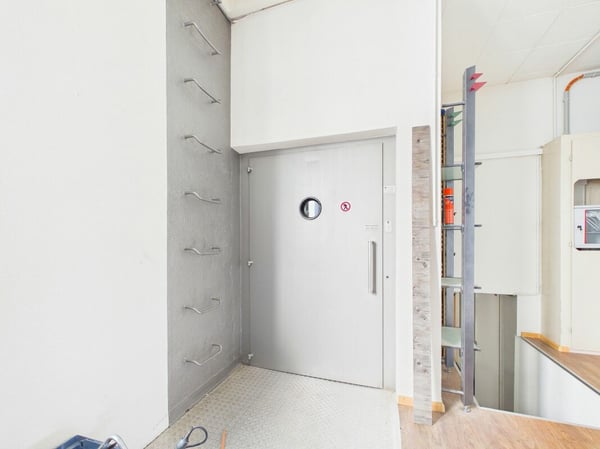 Attraktive Gewerbefläche mit Büro und Lager 13