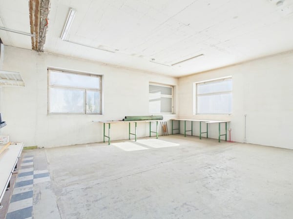 Attraktive Gewerbefläche mit Büro und Lager 16