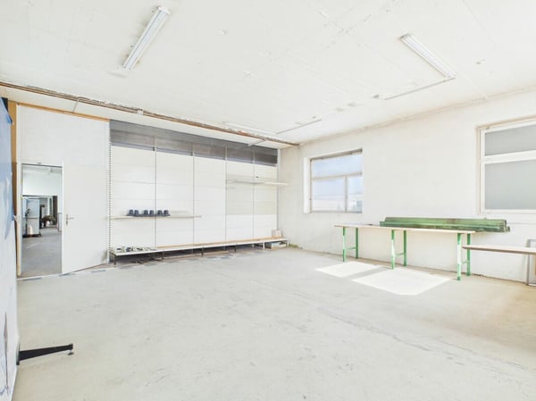 Attraktive Gewerbefläche mit Büro und Lager 15