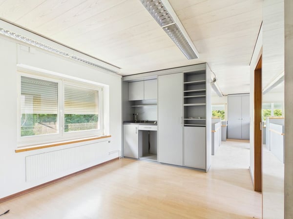 Attraktive Gewerbefläche mit Büro und Lager 3