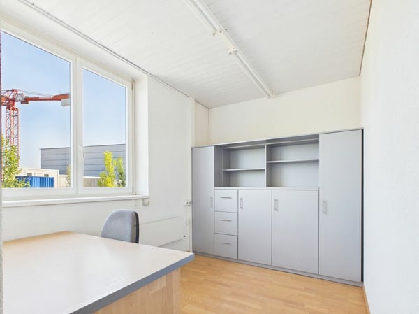 Attraktive Gewerbefläche mit Büro und Lager 8