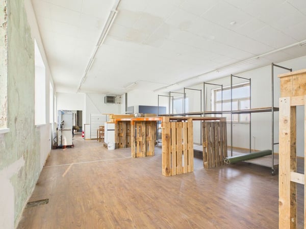 Attraktive Gewerbefläche mit Büro und Lager 12