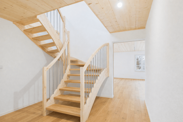 Sehr grosszügige Maisonette-Wohnung 5