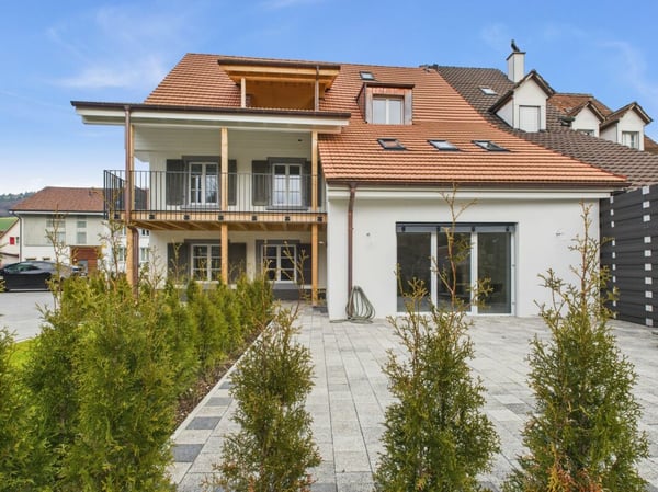 Sehr grosszügige Maisonette-Wohnung 8