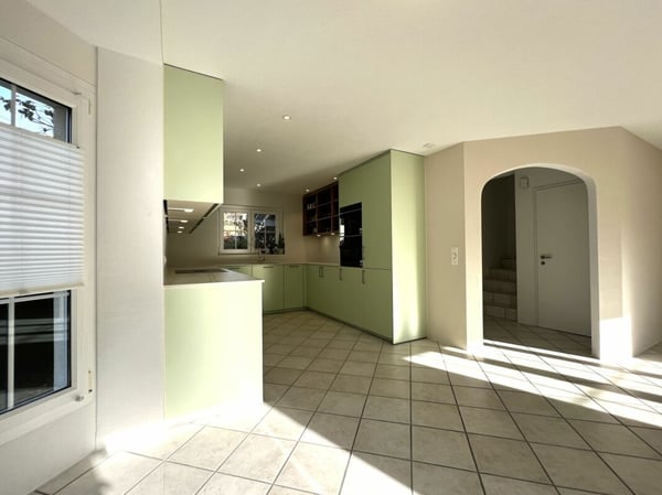 Grosszügiges Familienhaus mit Garten und unverbaubarer Aussicht in Magden 4