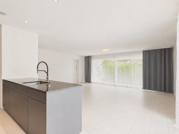 Grosszügige und helle Wohnung mit Garten 4