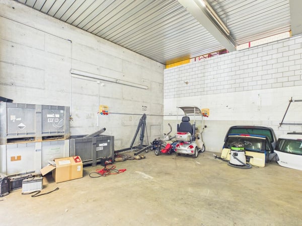 Halle mit 4 Räumen (ca. 350 m²) - ideal als Garage/Werkstatt in Rafz 4