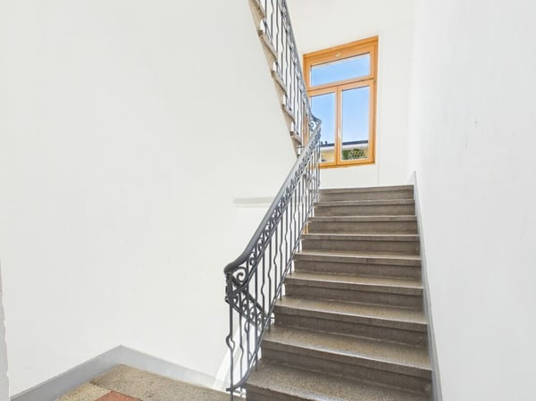 Seltene Gelegenheit! Mehrfamilienhaus mit 9 Wohnungen und Restaurant & Bar 11